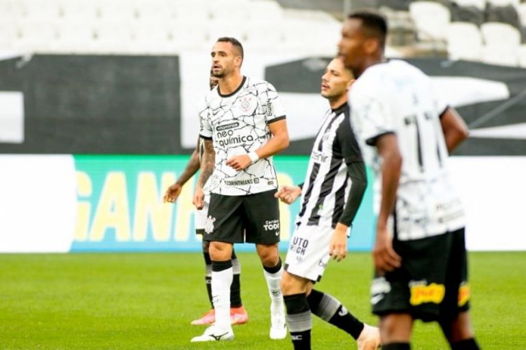 Corinthians sofre gol no fim e perde para o Ceará