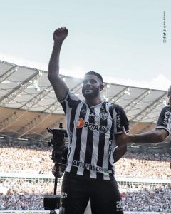 Hulk marca duas vezes e Atlético-MG se aproxima do título