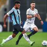 Corinthians arranca empate e deixa Grêmio perto da queda