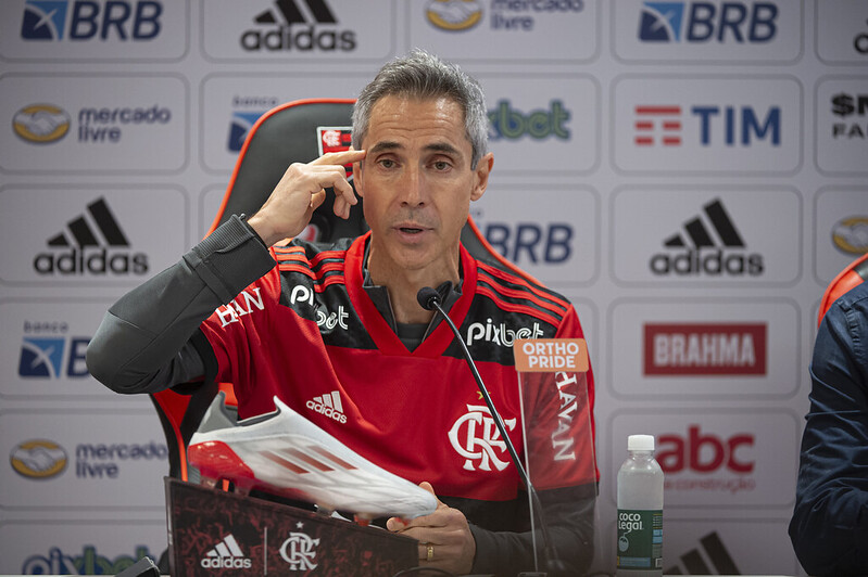 Paulo Sousa é apresentado no Flamengo: "oportunidade que nem sempre aparece"