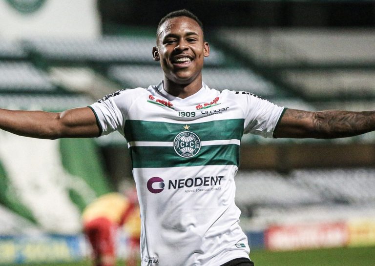 Igor Paixão estende vinculo com Coritiba