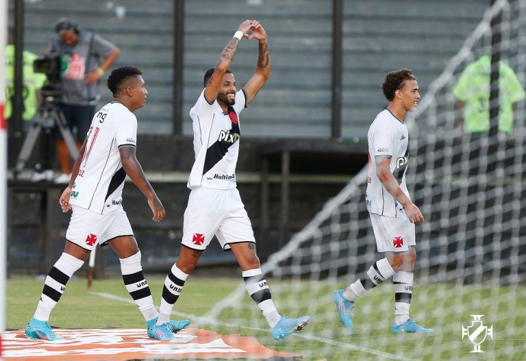 Vasco vence Resende com time misto e pega o Flamengo na semifinal do Cariocão