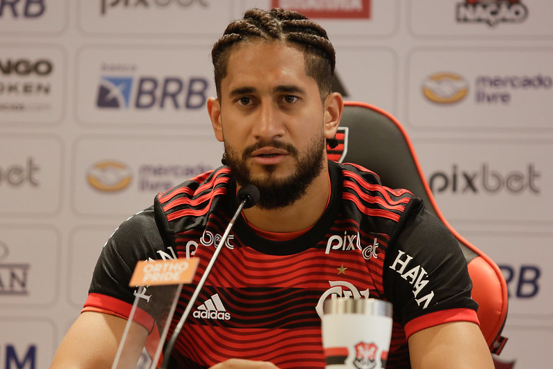 Pablo é apresentado no Flamengo: "Irei dar minha vida por esse clube"