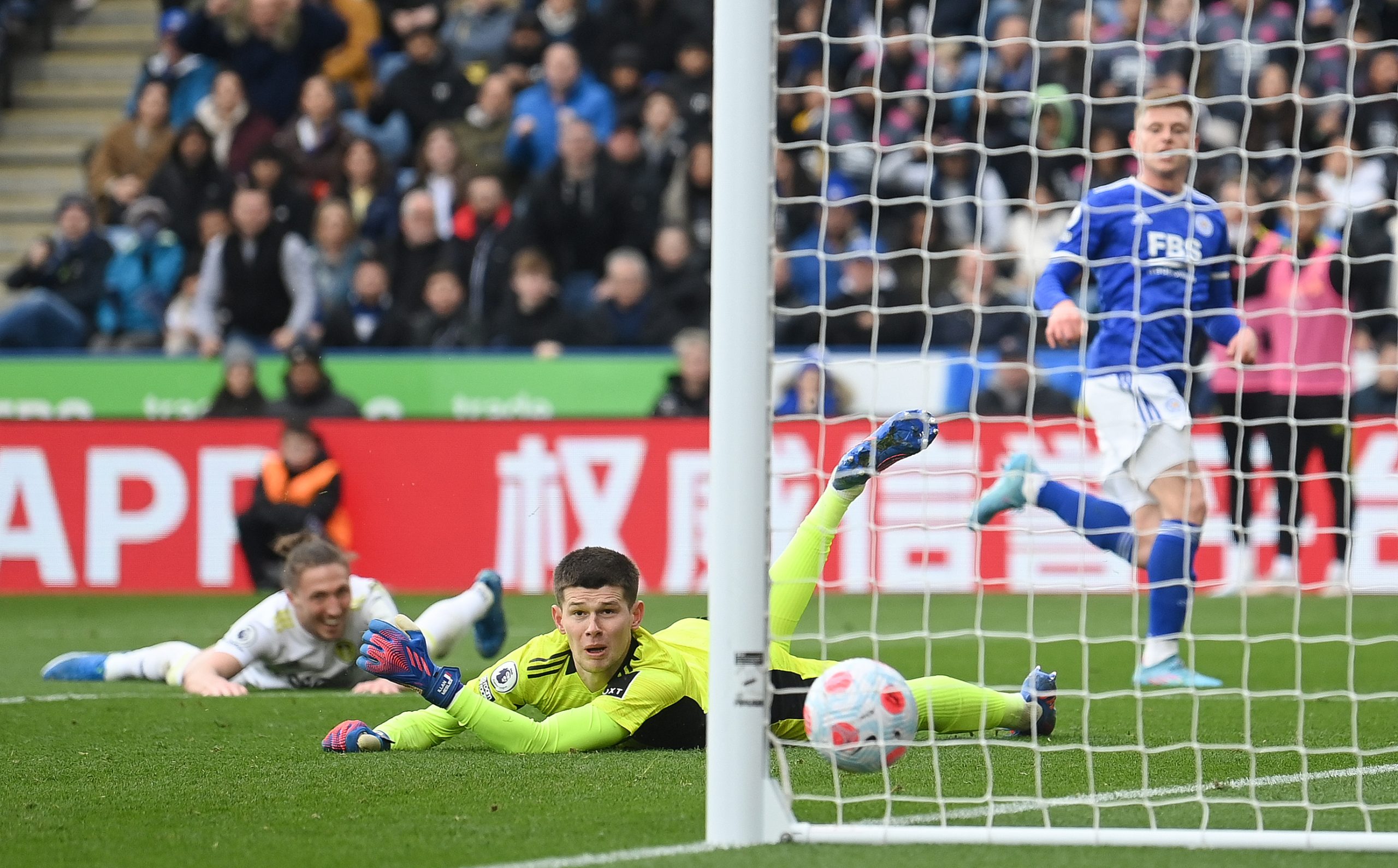 Harvey Barnes marca o gol do Leicester