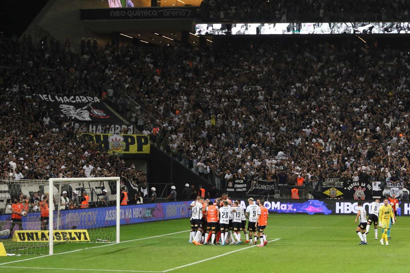 Corinthians vence Guarani nos pênaltis e avança às semifinais do Paulistão