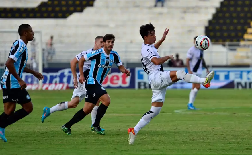 Grêmio perde pênalti e empata com a Ponte Preta