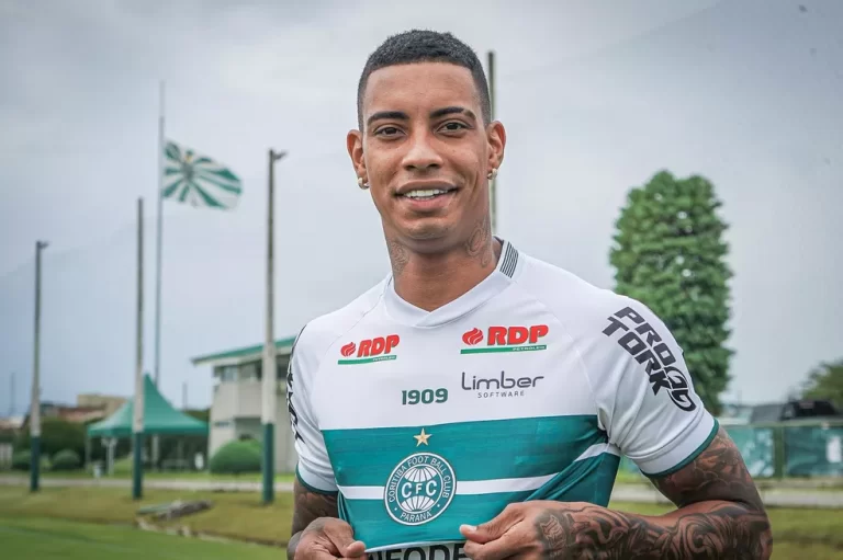 Alef Manga vive seu melhor momento no Coritiba