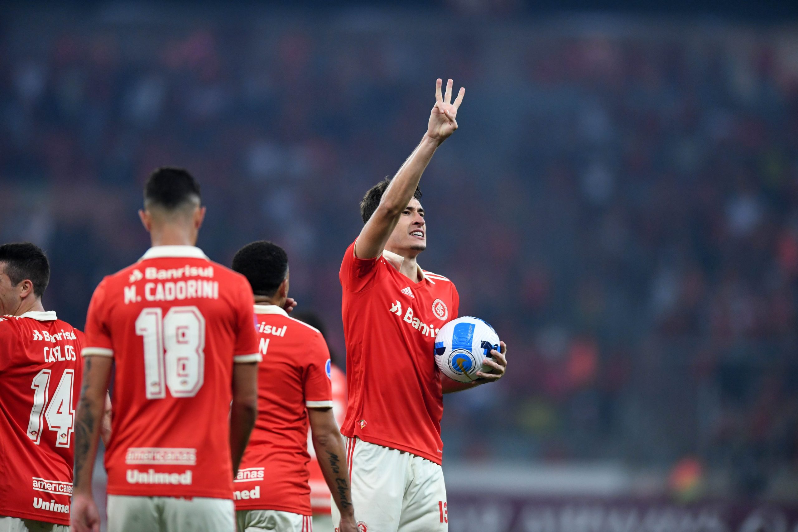 Internacional goleia 9 de Octubre e