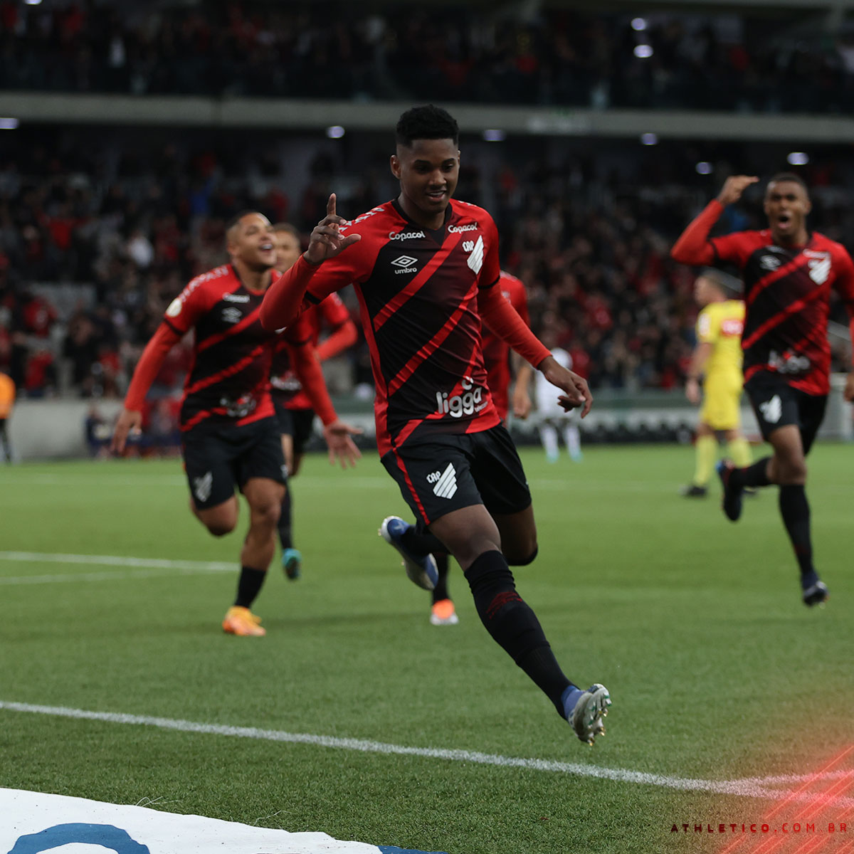 Athletico-PR x Ceará: Furacão vence com gol de Abner no segundo tempo