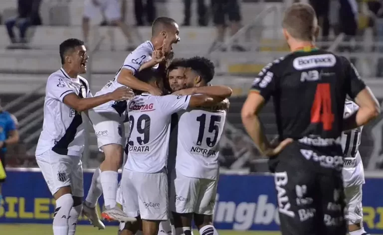 Ponte Preta bate o Brusque e vence a segunda na Série B