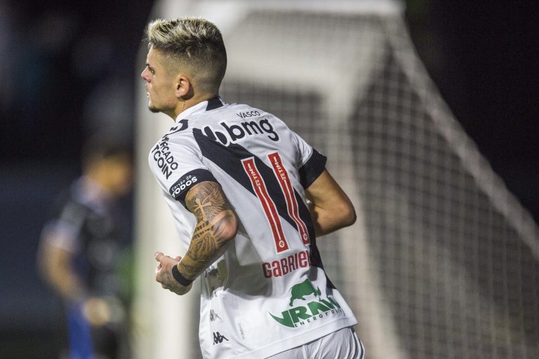 Com gol de Pec, Vasco vence CSA na Série B