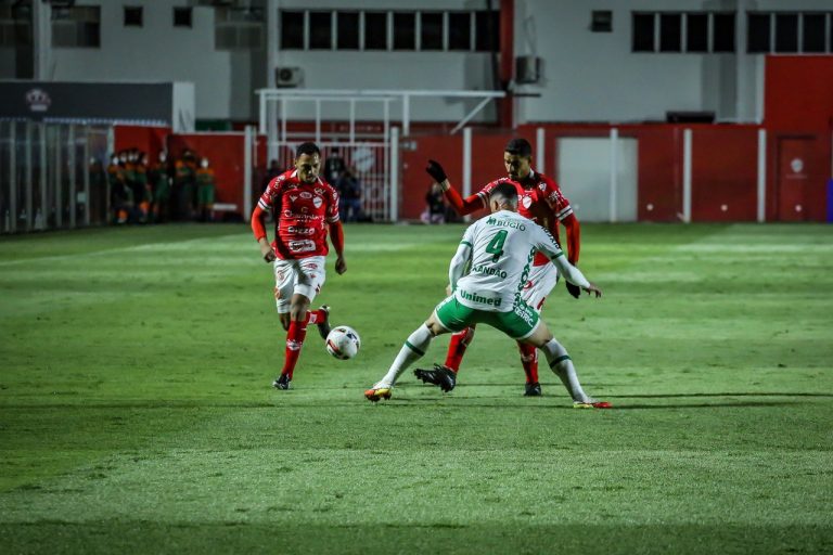 Vila Nova e Chape ficam no empate pela Série B