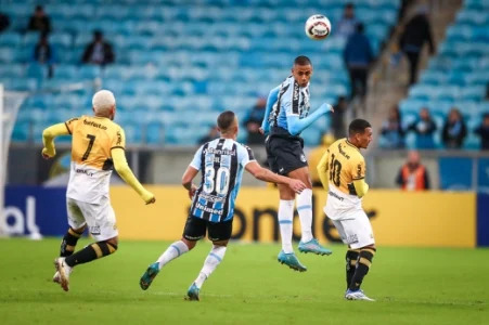 Na briga pelo G4, Grêmio e Criciúma ficam no empate