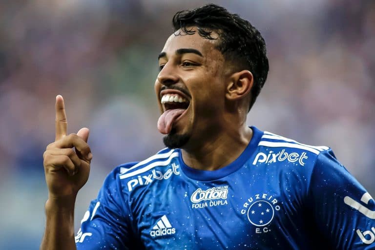 Com gols de Edu e Bidu, Cruzeiro vence Ponte no Mineirão
