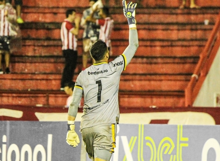 Náutico x Criciúma ficam no empate e na chuva nos Aflitos