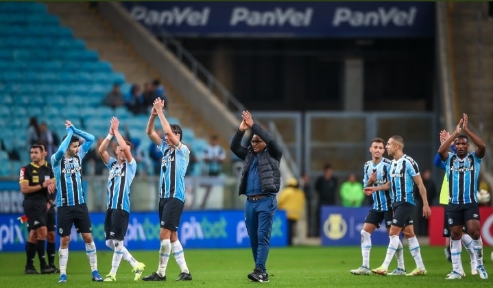 Grêmio vence o Náutico e se firma no G4