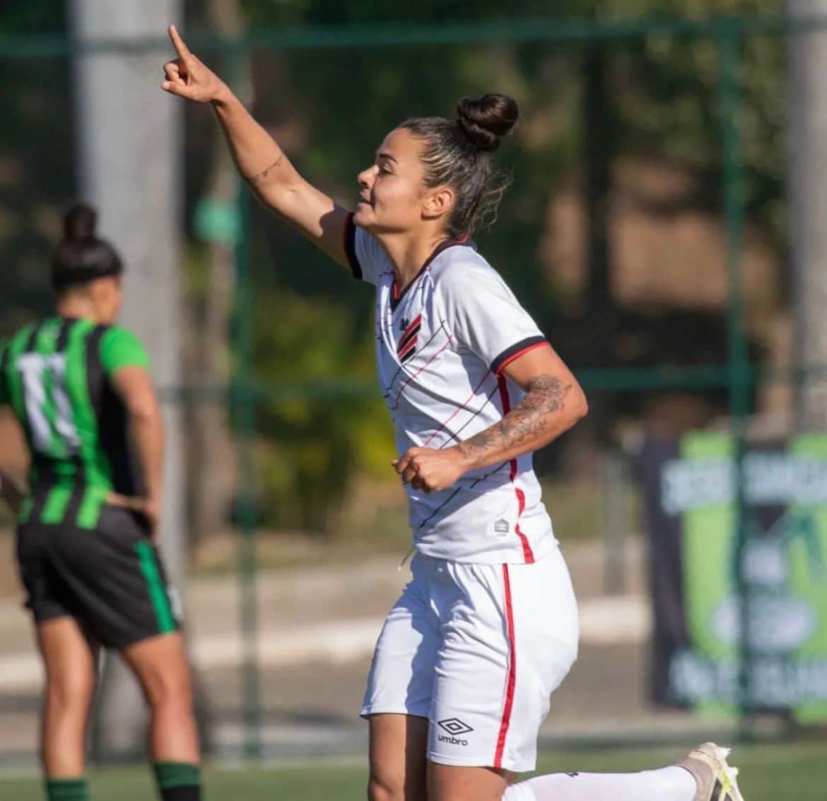 atleta Leticia Pires marcou um dos gols que deu a vitória ao Furacão