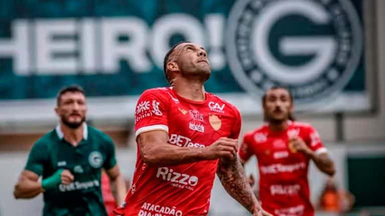 Goiás e Vila Nova empatam sem gols e batem recorde de público da temporada