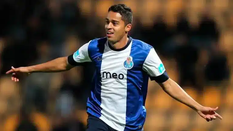 Ele atuou pelo FC Porto e agora pode jogar no Goiás em 2024
