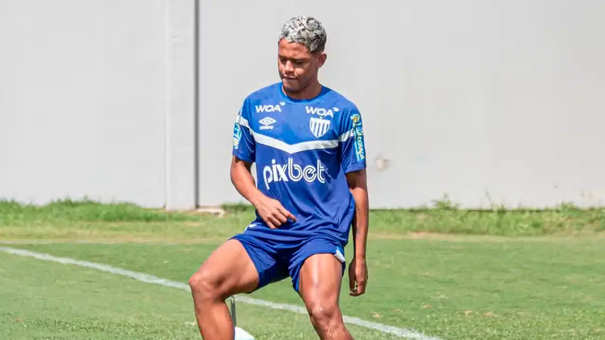 Na mira de outros clubes, Pedrinho tem futuro definido no Avaí