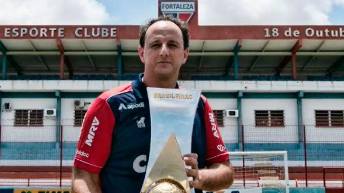 Rogério Ceni conquistou a Série B de 2018 no comando do Fortaleza. Foto: Leonardo Moreira